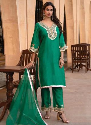 Green Floral Embroidered Tunic Set