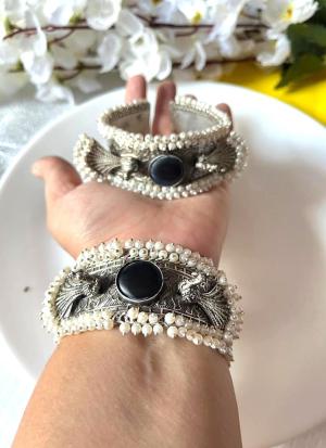 Silver Pearl Bracelets with Black Gemstone