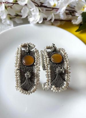 Silver Pearl Bracelets with Golden Yellow Stone