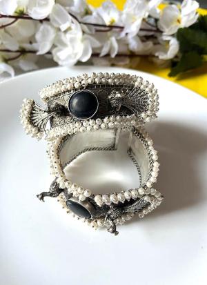 Silver Pearl Bracelets with Black Gemstone