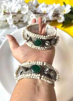 Silver Pearl Bracelets with Green Gemstone