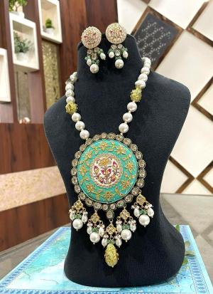 Gold Pendant Necklace & Matching Earrings