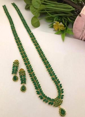Natural Green Leaf & Pearl Gold Necklace Set with Matching Earrings