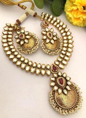 RegalGemstone Gold Choker Necklace Set with Matching Earrings