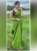 Green Silk Cotton Saree with Contrast Pallu